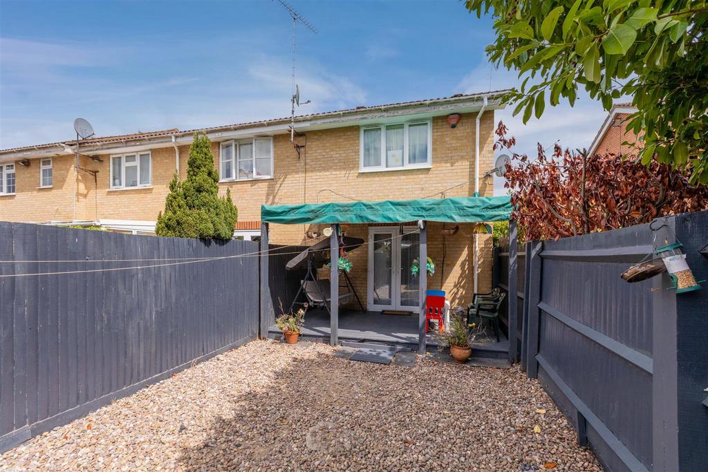64 Richards Way-3.jpg