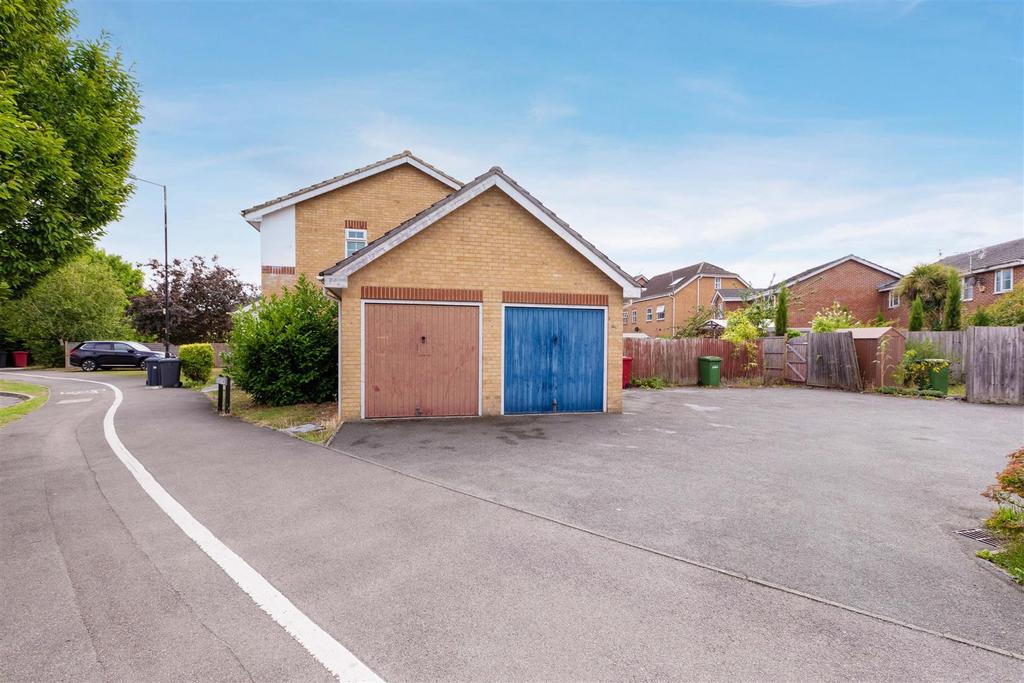 64 Richards Way-4.jpg