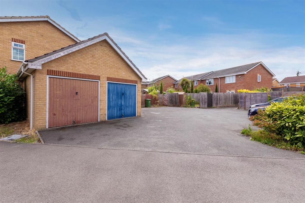 64 Richards Way-5.jpg