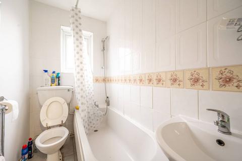 2 bedroom flat for sale, Darwin Court, Plaistow, London, E13