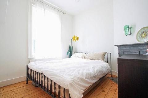 2 bedroom flat to rent, Felsham Road, West Putney, London, SW15