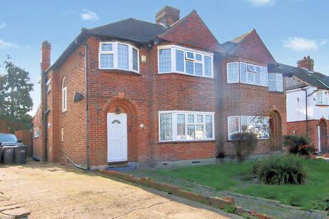 Lorne Avenue, Shirley