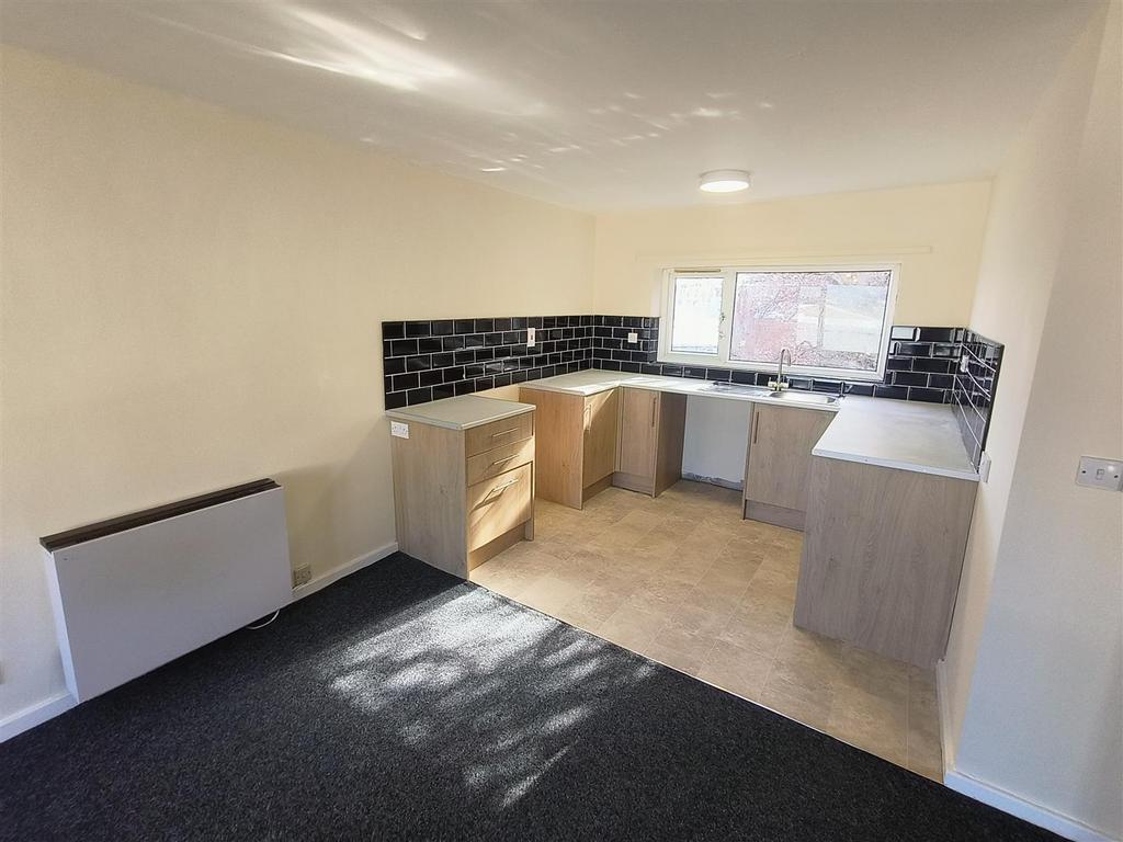 Kitchen 1.jpg