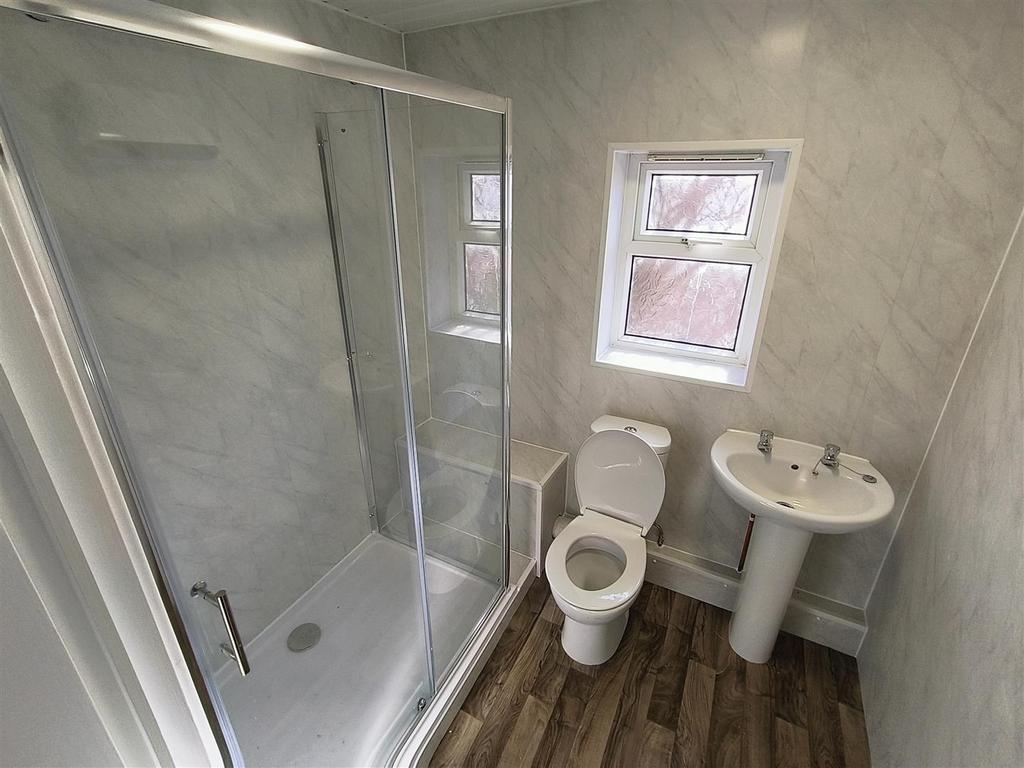 Bathroom 1.jpg