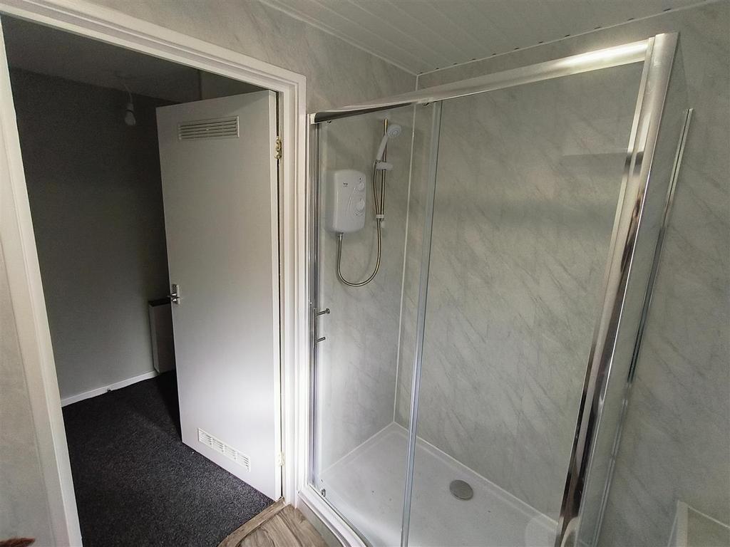 Bathroom 2.jpg