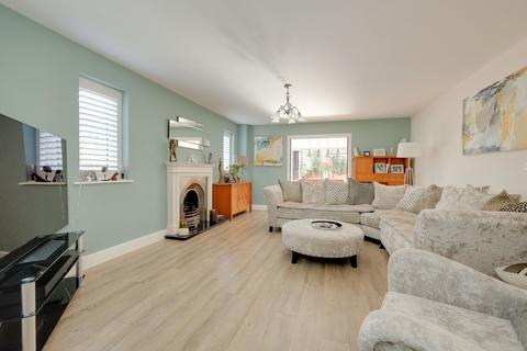 4 bedroom detached house for sale, Ryeland Road, Burgess Hill, RH15