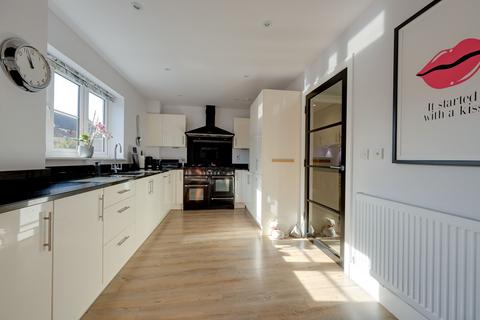 4 bedroom detached house for sale, Ryeland Road, Burgess Hill, RH15