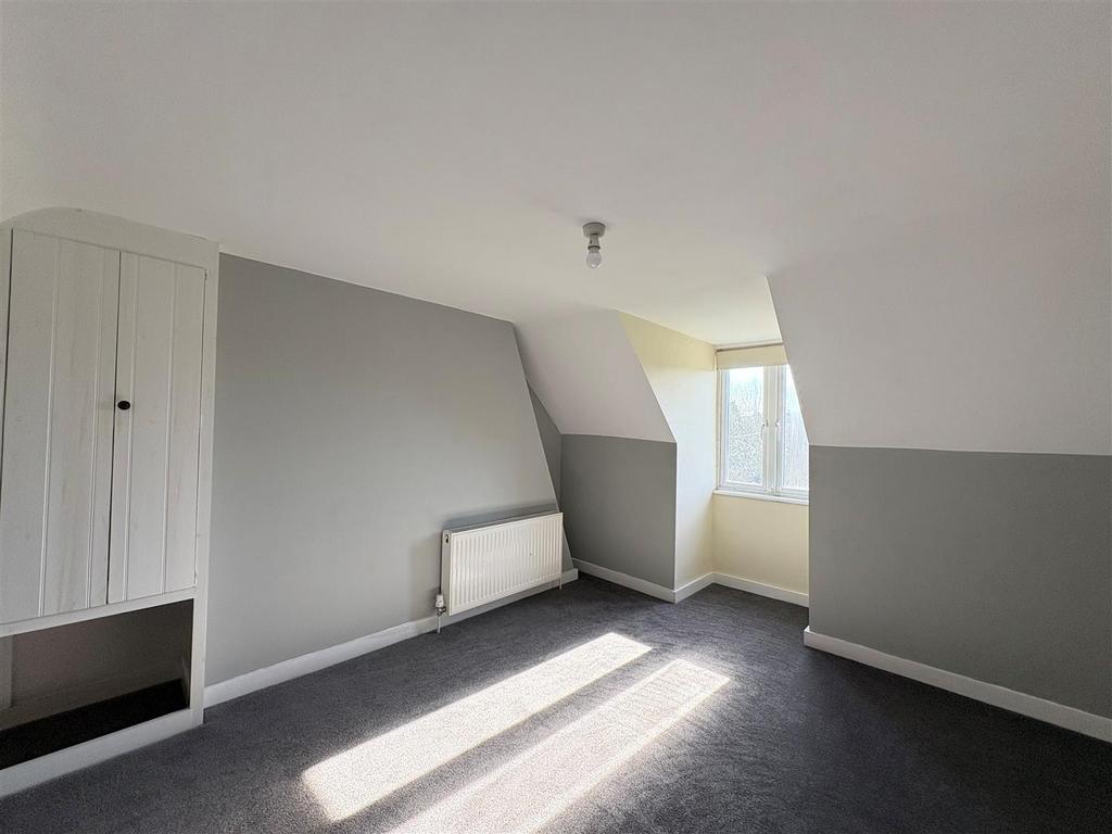 Top bedroom pic 2.jpg