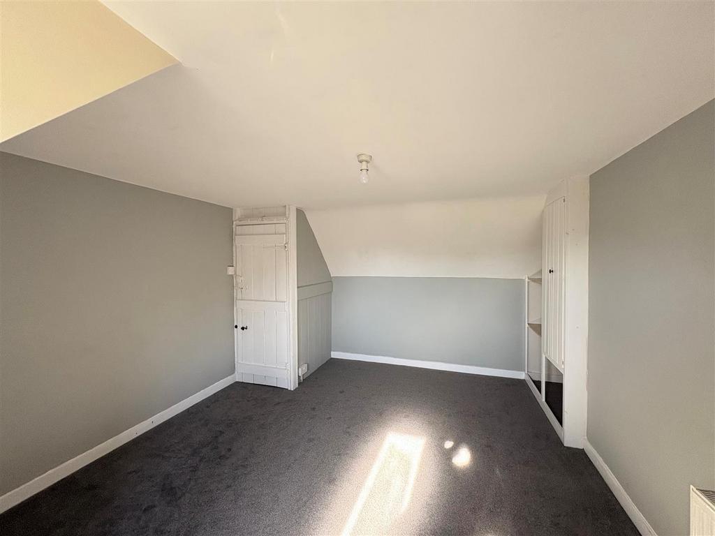 Top bedroom pic 3.jpg