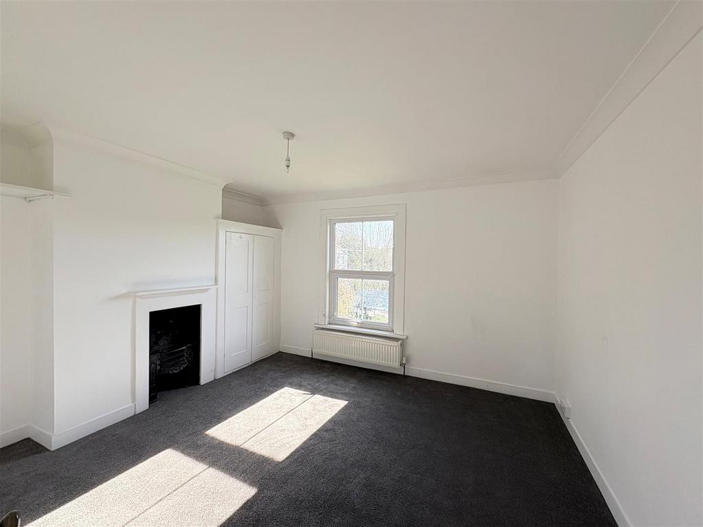 Bedroom Middle floor.jpg