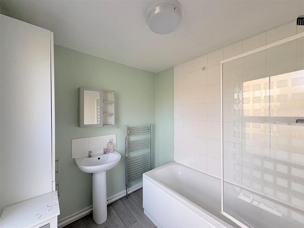 Family bathroom.jpg