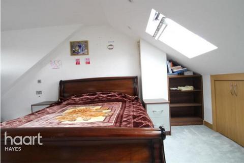 Studio to rent, Newdene Avenue, NORTHOLT