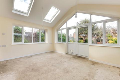 2 bedroom semi-detached bungalow for sale, Avery Hill Road, London, SE9