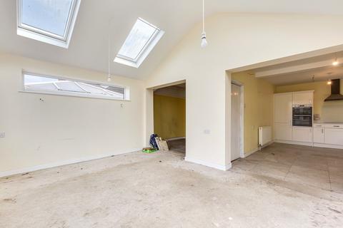 2 bedroom semi-detached bungalow for sale, Avery Hill Road, London, SE9
