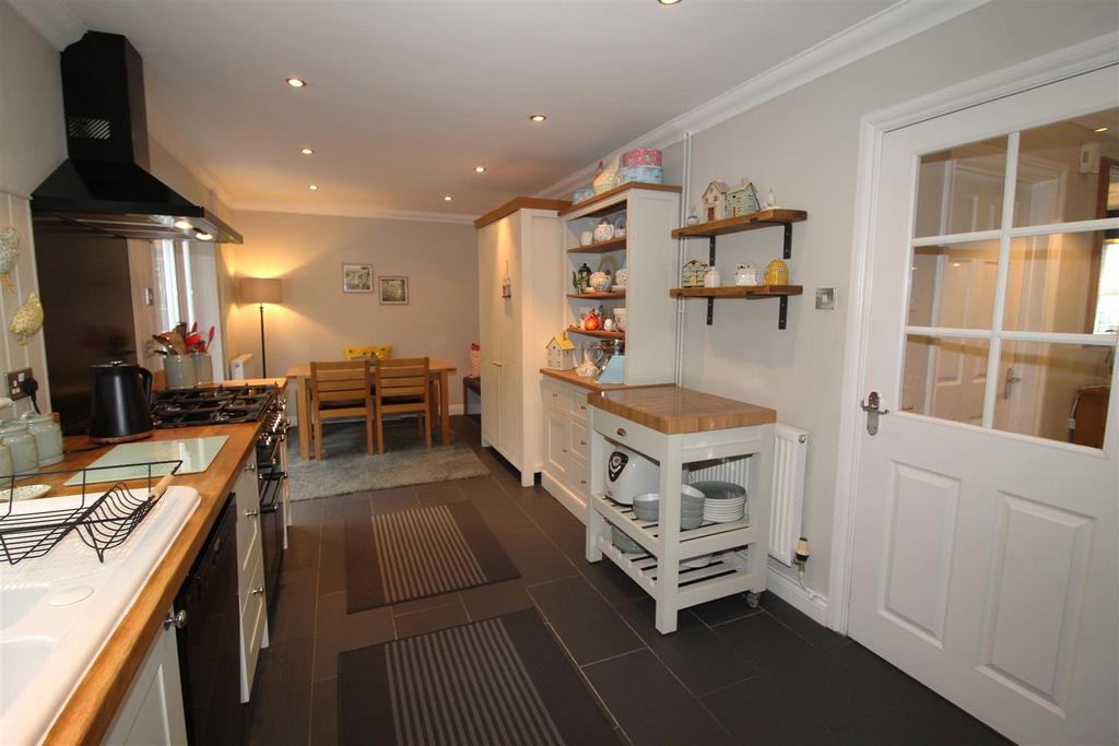 Kitchen 2.JPG
