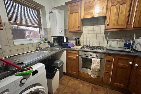2 bedroom apartment to rent, Laleham Road,  Shepperton,  TW17