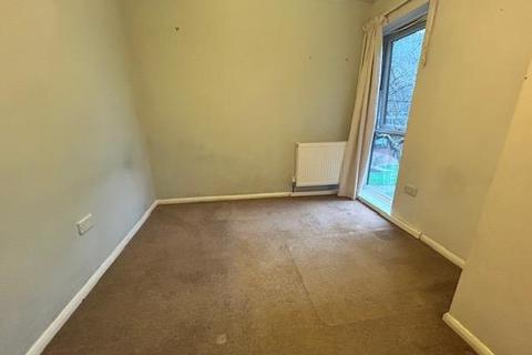 2 bedroom apartment to rent, Laleham Road,  Shepperton,  TW17