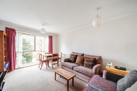 2 bedroom flat to rent, Laleham Road,  Shepperton,  TW17