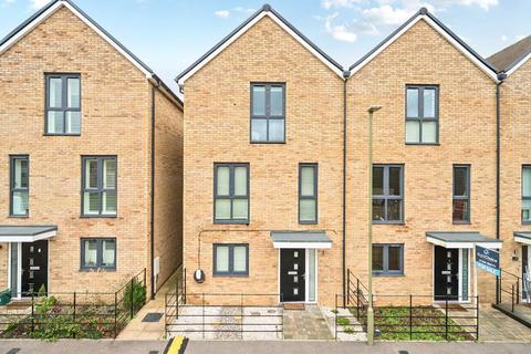 4 bedroom end of terrace house for sale, Rooksdown,  Basingstoke,  RG24,  RG24