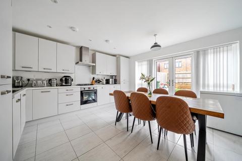 4 bedroom end of terrace house for sale, Rooksdown,  Basingstoke,  RG24,  RG24