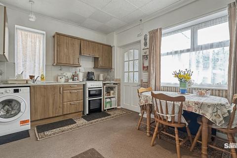 3 bedroom semi-detached house for sale, Clipstone Road East, Forest Town, NG19