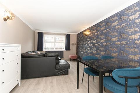 2 bedroom flat to rent, Hertford Court, 45 Falcon Road