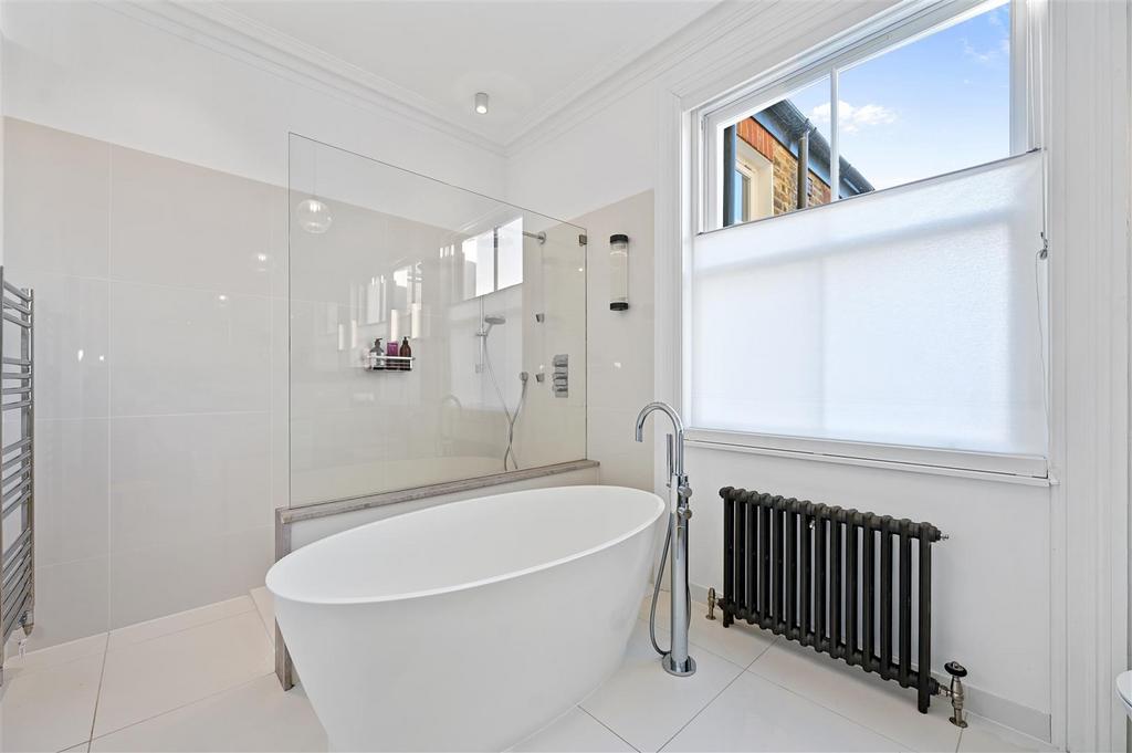 Ensuite3 (1).JPG