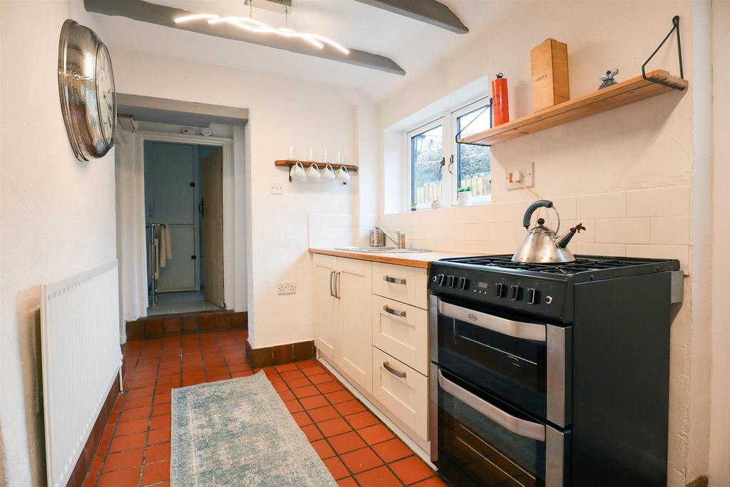 Kitchen (2).jpg