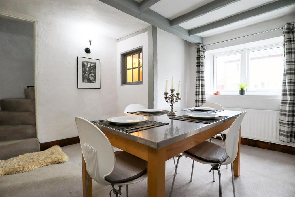 Dining room (2).jpg