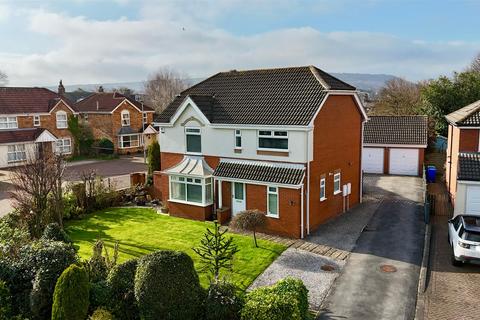 4 bedroom detached house for sale, Newby Farm Crescent, Scarborough