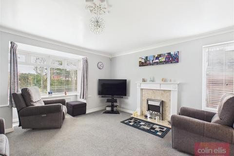 4 bedroom detached house for sale, Newby Farm Crescent, Scarborough