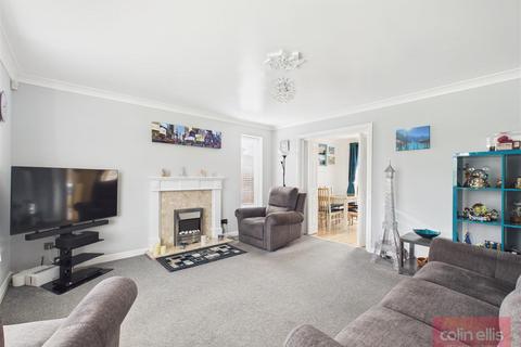4 bedroom detached house for sale, Newby Farm Crescent, Scarborough