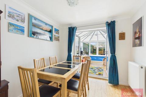 4 bedroom detached house for sale, Newby Farm Crescent, Scarborough