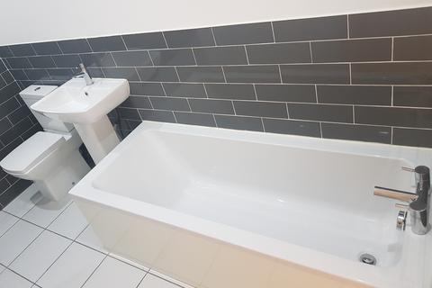 3 bedroom terraced house to rent, Edge Lane, Manchester, M43