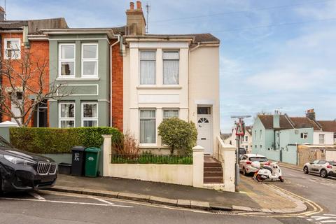 3 bedroom end of terrace house for sale, Totland Road, Brighton