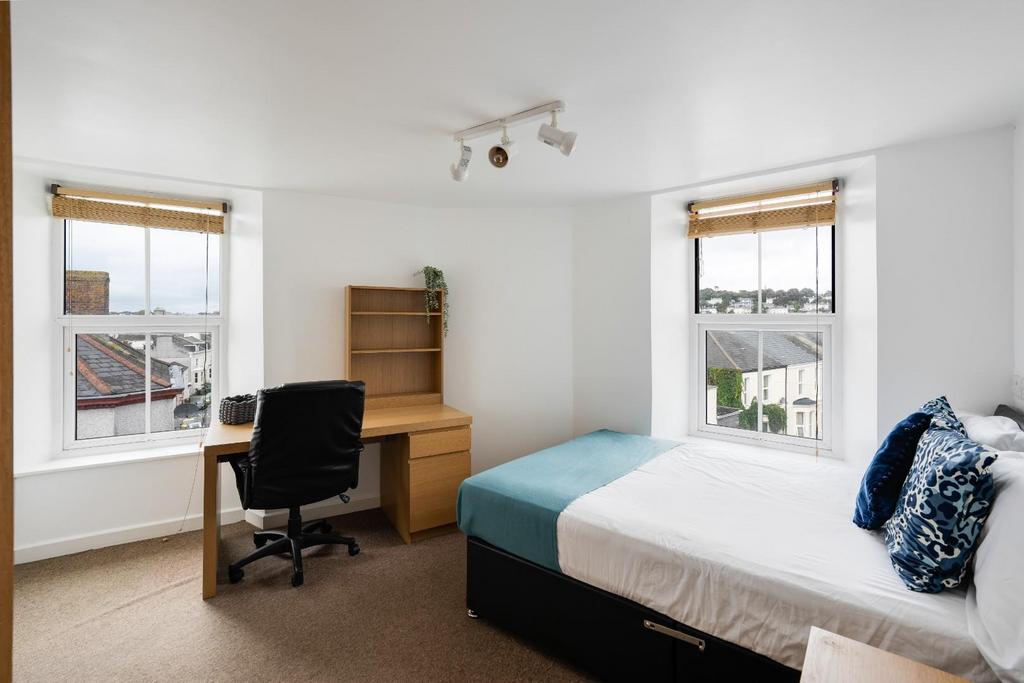 Bed 4.jpg