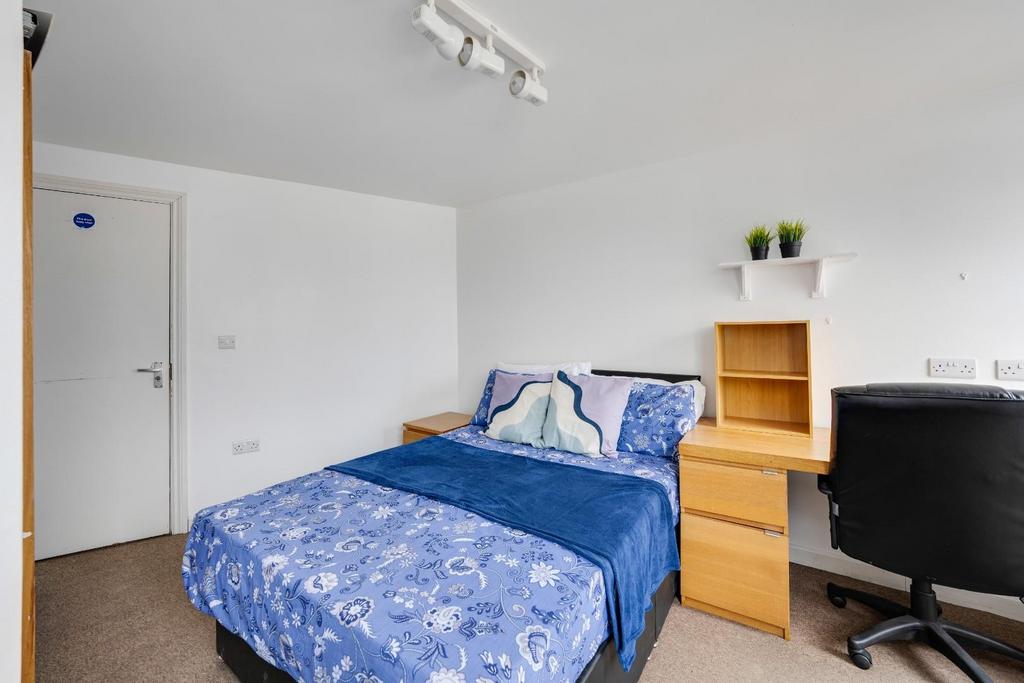 Bed 5 b.jpg