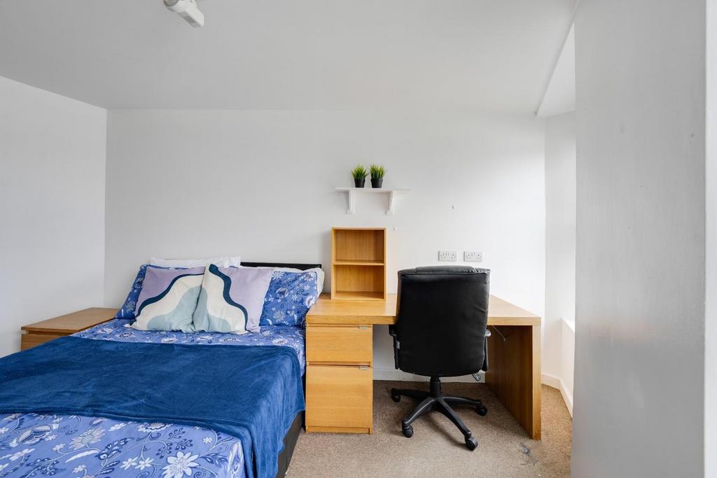Bed 5 c.jpg