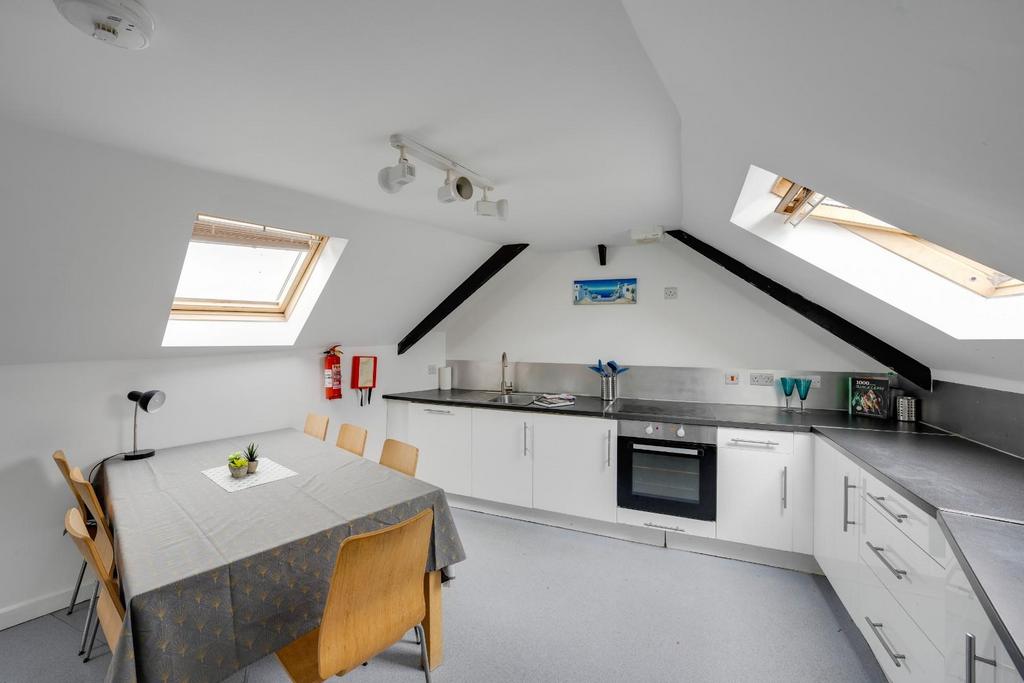 Mutley 2nd FF Kitchen 1.jpg