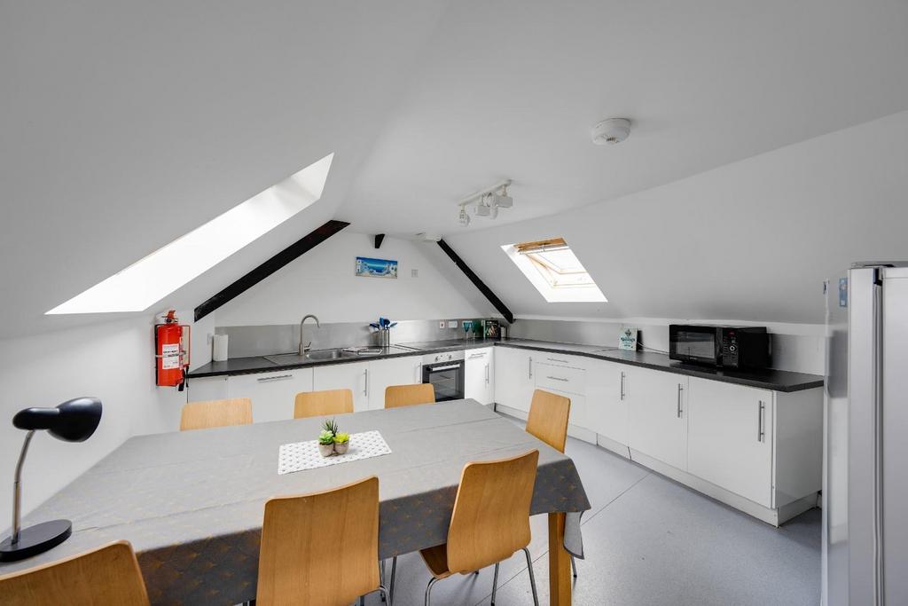 Mutley 2nd FF Kitchen.jpg