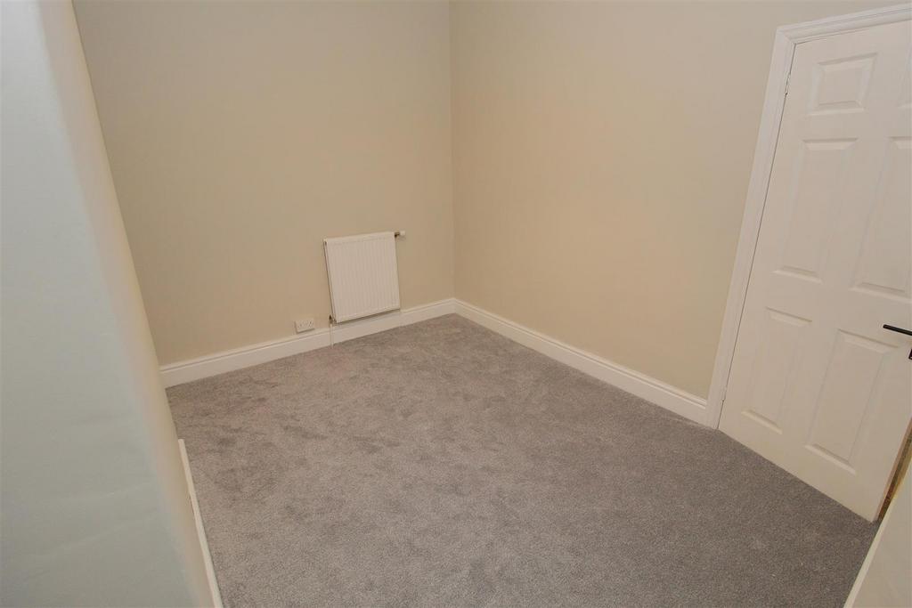 Bed2a.JPG
