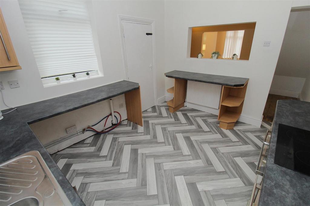Kitchen2.JPG