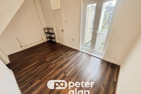 3 bedroom property to rent, Glyndwr Street, MERTHYR TYDFIL, CF48