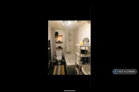 2 bedroom flat to rent, Regency Square, Brighton, BN1