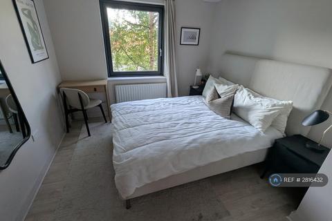 1 bedroom in a flat share to rent, Clarendon Road, London, N8