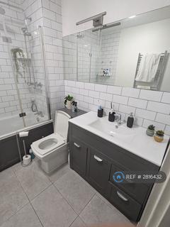 1 bedroom in a flat share to rent, Clarendon Road, London, N8