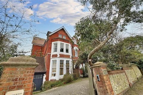2 bedroom flat to rent, Bolsover Road, Eastbourne