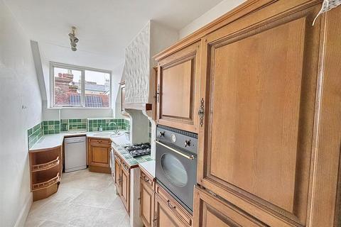 2 bedroom flat to rent, Bolsover Road, Eastbourne