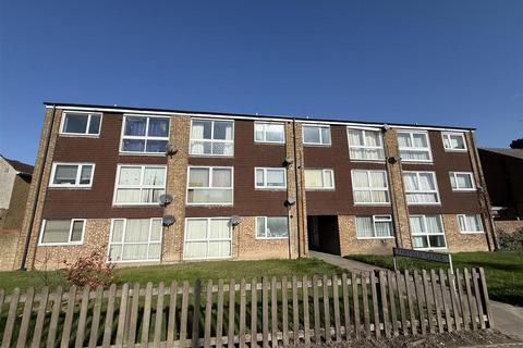 2 bedroom flat for sale, Fairfield Close, Dunstable