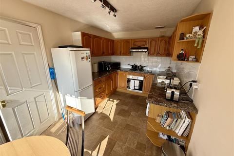2 bedroom flat for sale, Fairfield Close, Dunstable
